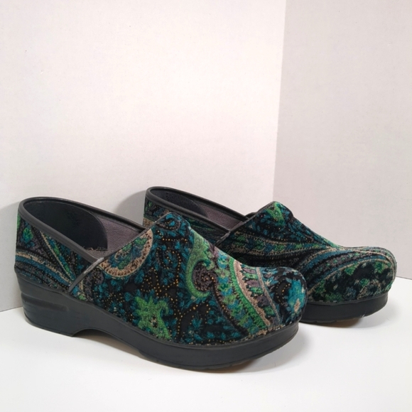 Dansko Women's Vegan Paisley Blue/Green Clogs Size 38 - Picture 1 of 7